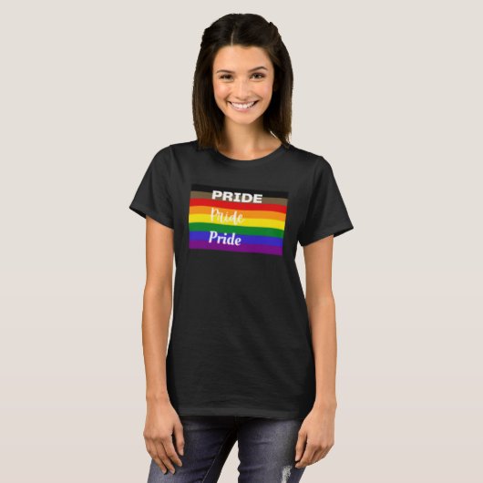 Pride LGBTQIA+ Gay Pride Rainbow Flag Equality Que Tシャツ (正面フル)