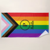 Pride Progressフラグ 黒カスタムモノグラムLGBT ビーチタオル (正面)