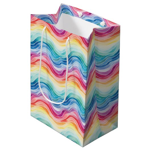 Pride Wavy Rainbow Stripes Pattern Wine, Small, ミディアムペーパーバッグ (正面アングル)
