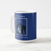 Priest Christmas Blessings, Nativity Scene on Blue コーヒーマグカップ (正面左)