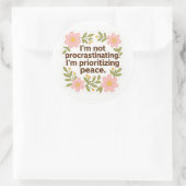 Prioritizing Peace – Floral Quote Sticker ラウンドシール (バッグ)