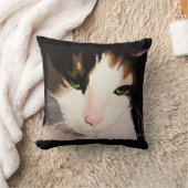 "Priscilla"茶色のぶち猫の枕 クッション (ブランケット)