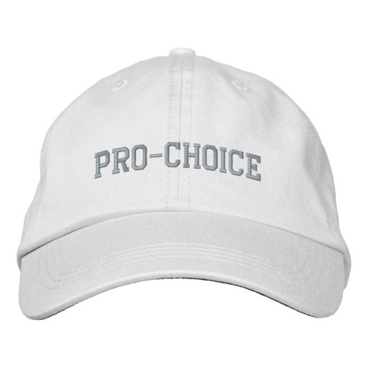 Pro Choiceピンクと白の妊娠中絶権 刺繍入りキャップ (正面)