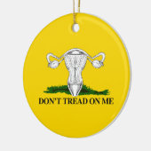 Pro-Choice子宮フラグを踏まない セラミックオーナメント (左)