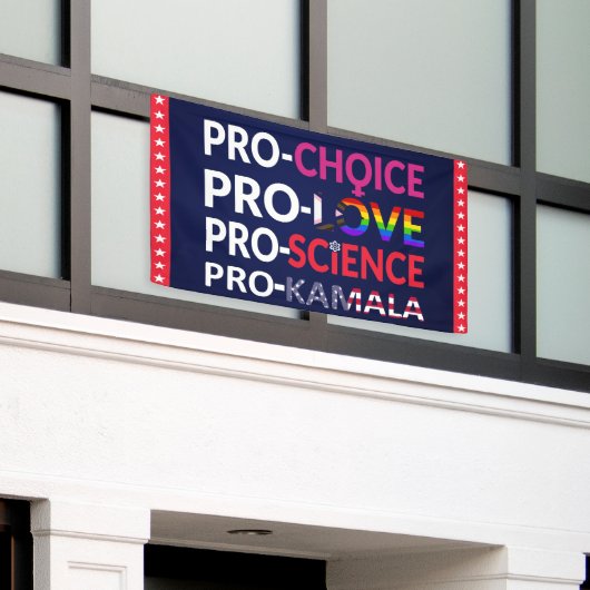 Pro-Choice、Pro-Love、Pro-Science、Pro-Kamala 2024 横断幕 (ビルの外側)