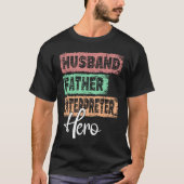 Profession dad hero father Interpreter Tシャツ (正面)