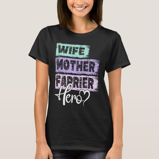 Profession mom hero mother Farrier Tシャツ (正面)