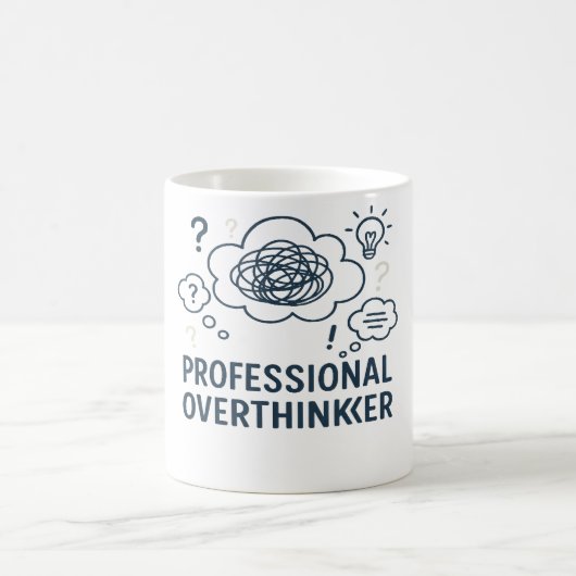 Professional overthinker- Funny Mind Doodle design コーヒーマグカップ (中央)