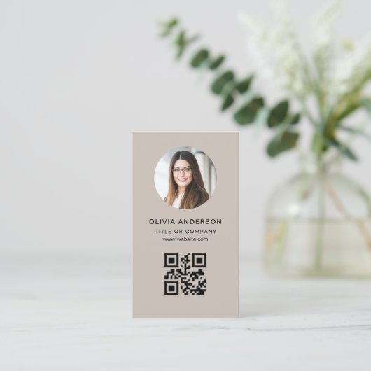 Professional Photo Beige QR Code Social Media 名刺 (スタンド正面)