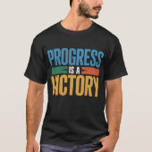 Progress Is a Victory men's Basic T-Shirt Tシャツ (正面)