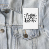 Progress Not Perfection Motivational Quote Design 缶バッジ (インサイチュ)