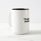 Progress over Complements Mug – 日々の成長を思い出させる ツートーンマグカップ (正面左)