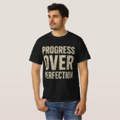 Progress Over Perfection Tシャツ (正面フル)