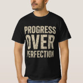 Progress Over Perfection Tシャツ (正面)