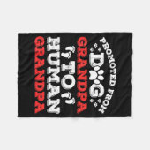 Promoted From Dog Grandpa To Human Grandpa Funny N フリースブランケット (正面(横))