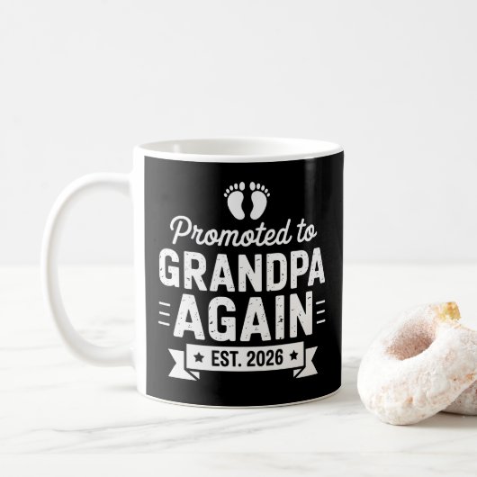 Promoted To Be Grandpa Again Est 2026 Soon Family コーヒーマグカップ (ドーナツ)