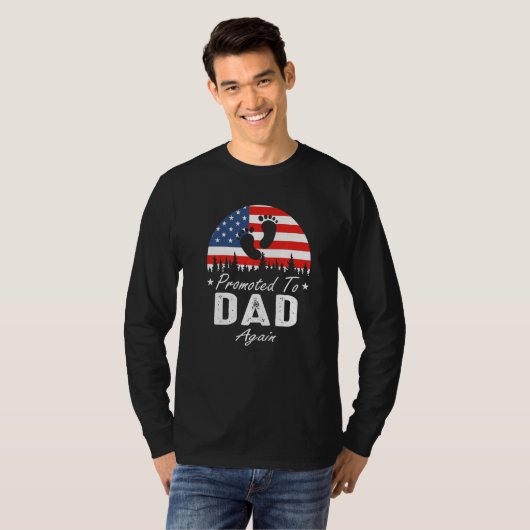 Promoted To Dad Again 2024 US Flag Father's Day Pr Tシャツ (正面フル)
