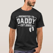 Promoted To Daddy 2022 For New Dad First Time dad Tシャツ (正面)