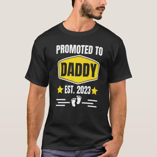 Promoted to Daddy 2023 First Time Dad Papa Pregnan Tシャツ (正面)