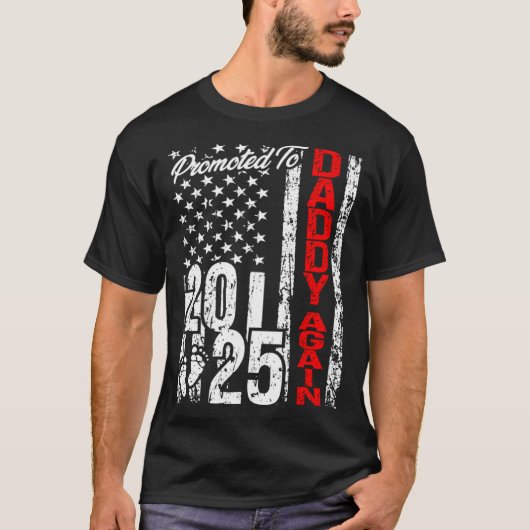 Promoted to Daddy Again 2025 American Flag Soon Da Tシャツ (正面)
