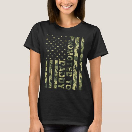 Promoted To Daddy American Flag Camo Fathers Day Tシャツ (正面)