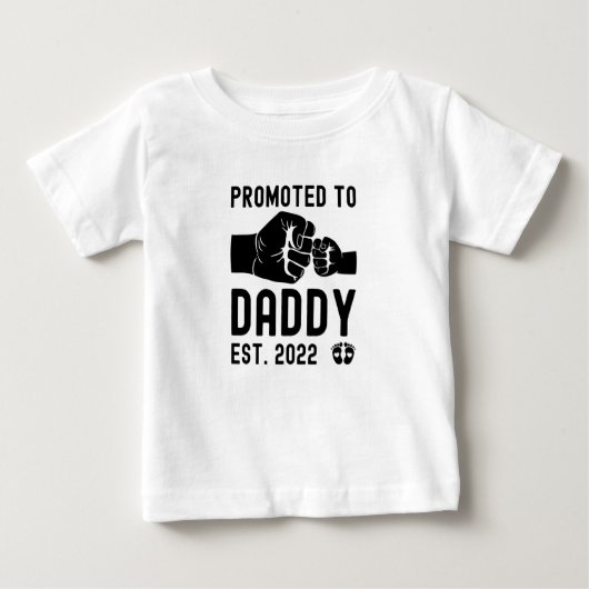 Promoted to daddy est 2022 new dad fathers day ベビーTシャツ (正面)