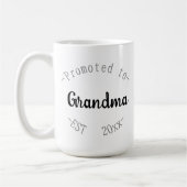 Promoted to Grandma コーヒーマグカップ (左)
