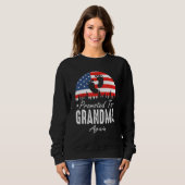 Promoted To Grandma Again 2024 US Flag Father's Da スウェットシャツ (正面フル)