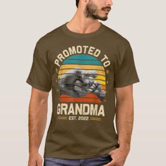 Promoted to Grandma Est2022 Women Vintage First Ti Tシャツ