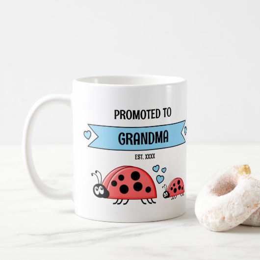 Promoted to grandma ladybugs blue コーヒーマグカップ (ドーナツ)