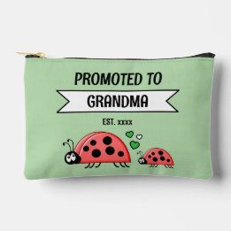 Promoted to Grandma ladybugs est year green アクセサリーポーチ