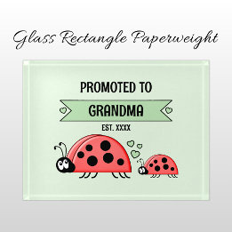 Promoted to Grandma ladybugs green ペーパーウェイト