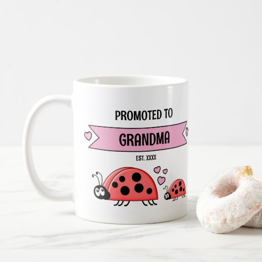 Promoted to grandma ladybugs pink コーヒーマグカップ (ドーナツ)