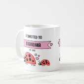 Promoted to grandma ladybugs pink コーヒーマグカップ (正面左)