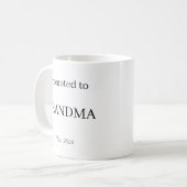 Promoted To Grandma Mug – New Dad Gift Coffee Cup コーヒーマグカップ (正面左)