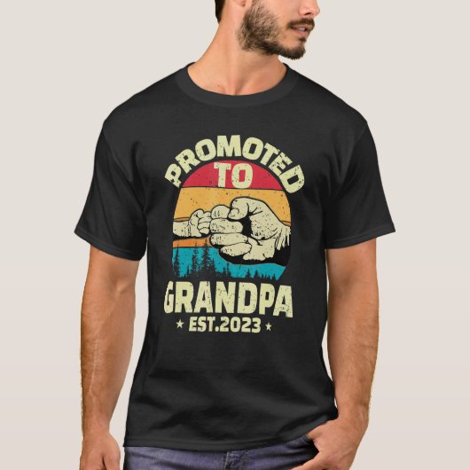 Promoted to Grandpa 2023 First Time Grandpa 2023 Tシャツ (正面)