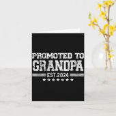 Promoted To Grandpa 2024 Soon To Be Funny New Dad  カード (黄色い花)