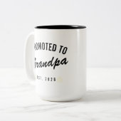 Promoted to Grandpa Est. 2026 ツートーンマグカップ (正面左)