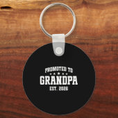 Promoted To Grandpa Est. 2026 Grandparent Baby Ann キーホルダー (正面)