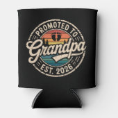 Promoted To Grandpa Est 2026 Pregnancy Retro 缶クーラー (正面)
