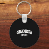 Promoted To Grandpa Est 2026 Soon To Be Grandpa Lo キーホルダー (正面)