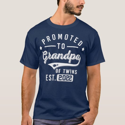 Promoted To Grandpa Of Twins Est 2022 Twin Baby Tシャツ (正面)