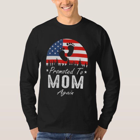 Promoted To Mom Again 2024 US Flag Father's Day Tシャツ (正面)