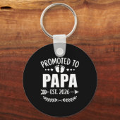 Promoted To Papa Est 2026 New Grandpa Pregnancy An キーホルダー (正面)