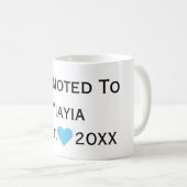 Promoted To Yiayia Black & Blue Mug コーヒーマグカップ (正面右)