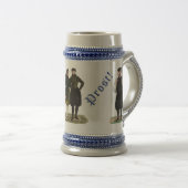 Prost! 旧式のドイツのオクトーバーフェスト ビールジョッキ (正面右)