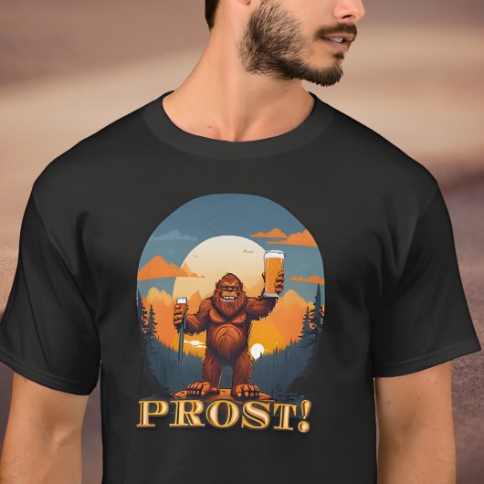 Prost Bigfootがトーストをオクトバーフェストに上げる Tシャツ