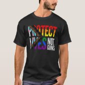 Protect lives not guns, rainbow Progress Pride Fla Tシャツ (正面)