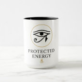 Protected Energy – Minimal Eye of Horus Symbol | マグカップ (中央)