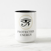 Protected Energy – Minimal Eye of Horus Symbol | マグカップ (中央)